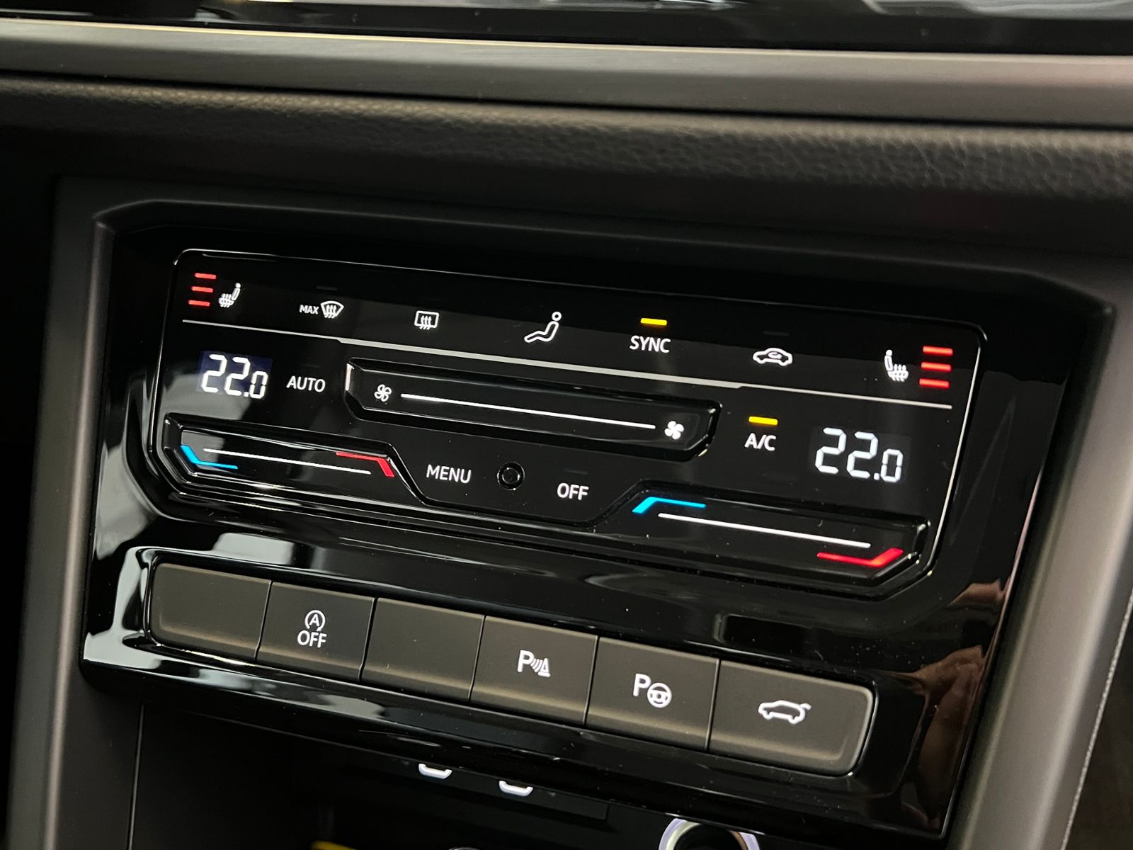 Fahrzeugabbildung Volkswagen Touran Comfortline 1.5 TSI DSG *AHK, LED, 7Sitze