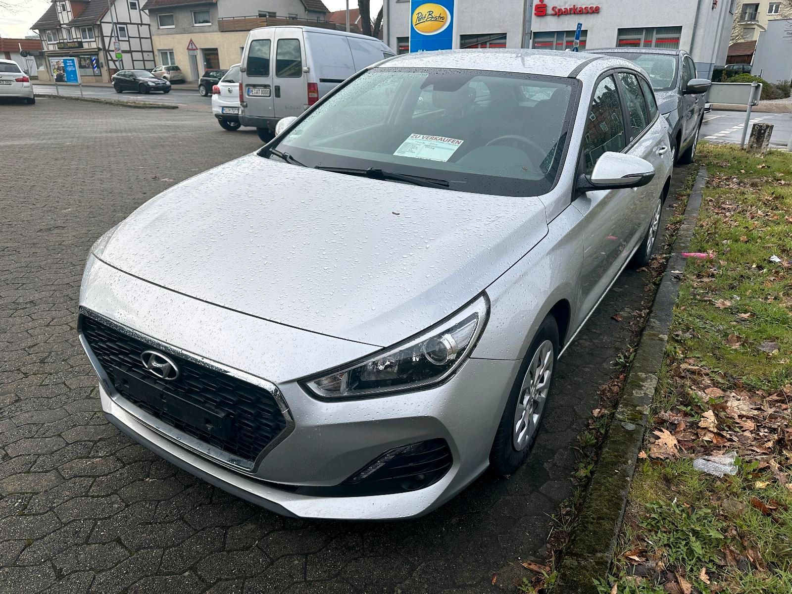 HYUNDAI i30