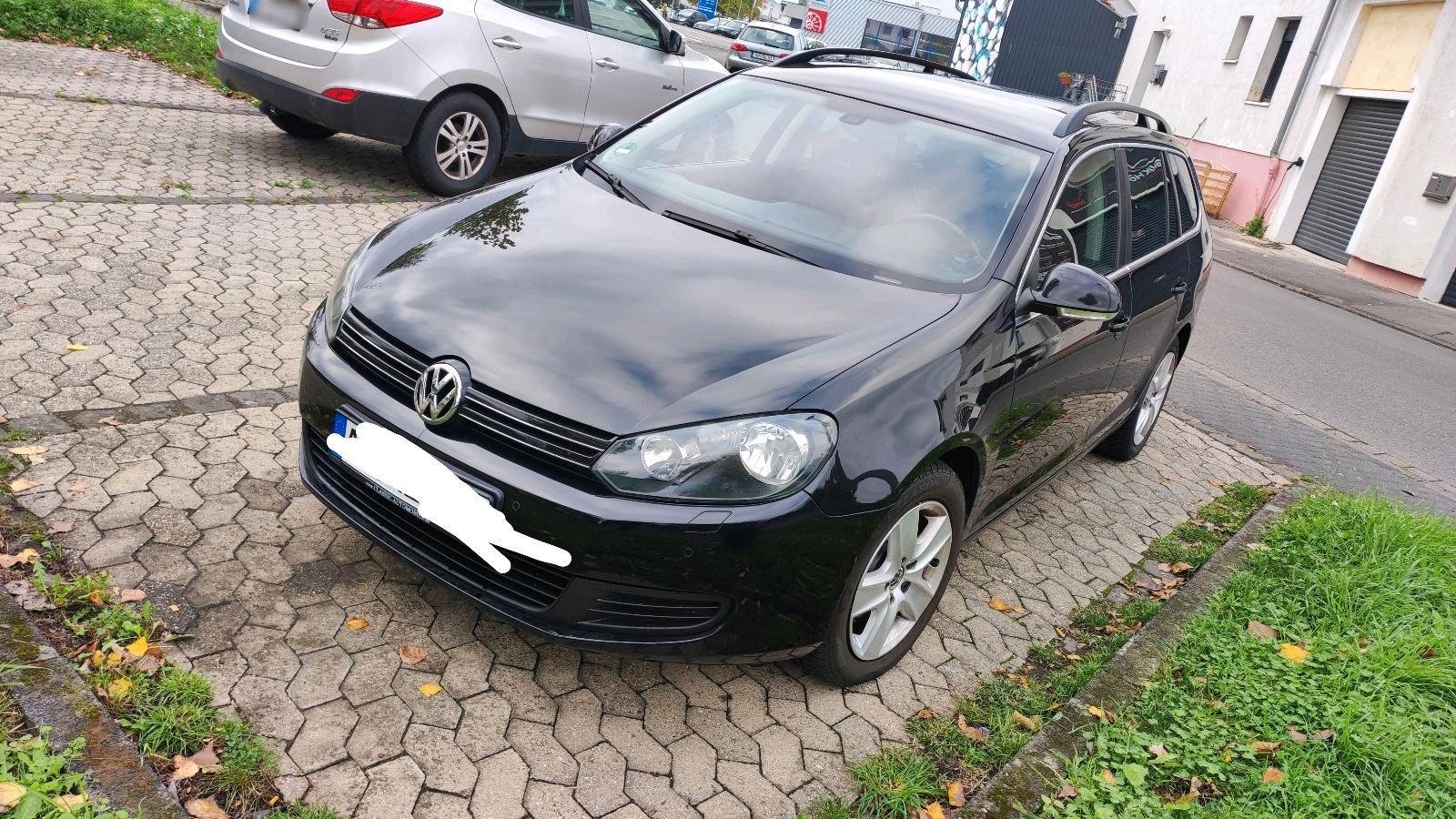 Volkswagen Golf 2010 — rear view