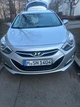 Hyundai i40 cw 2.0 GDI Premium Premium - Hyundai i40 mit Benzin-Antrieb: Kombi, 2.0