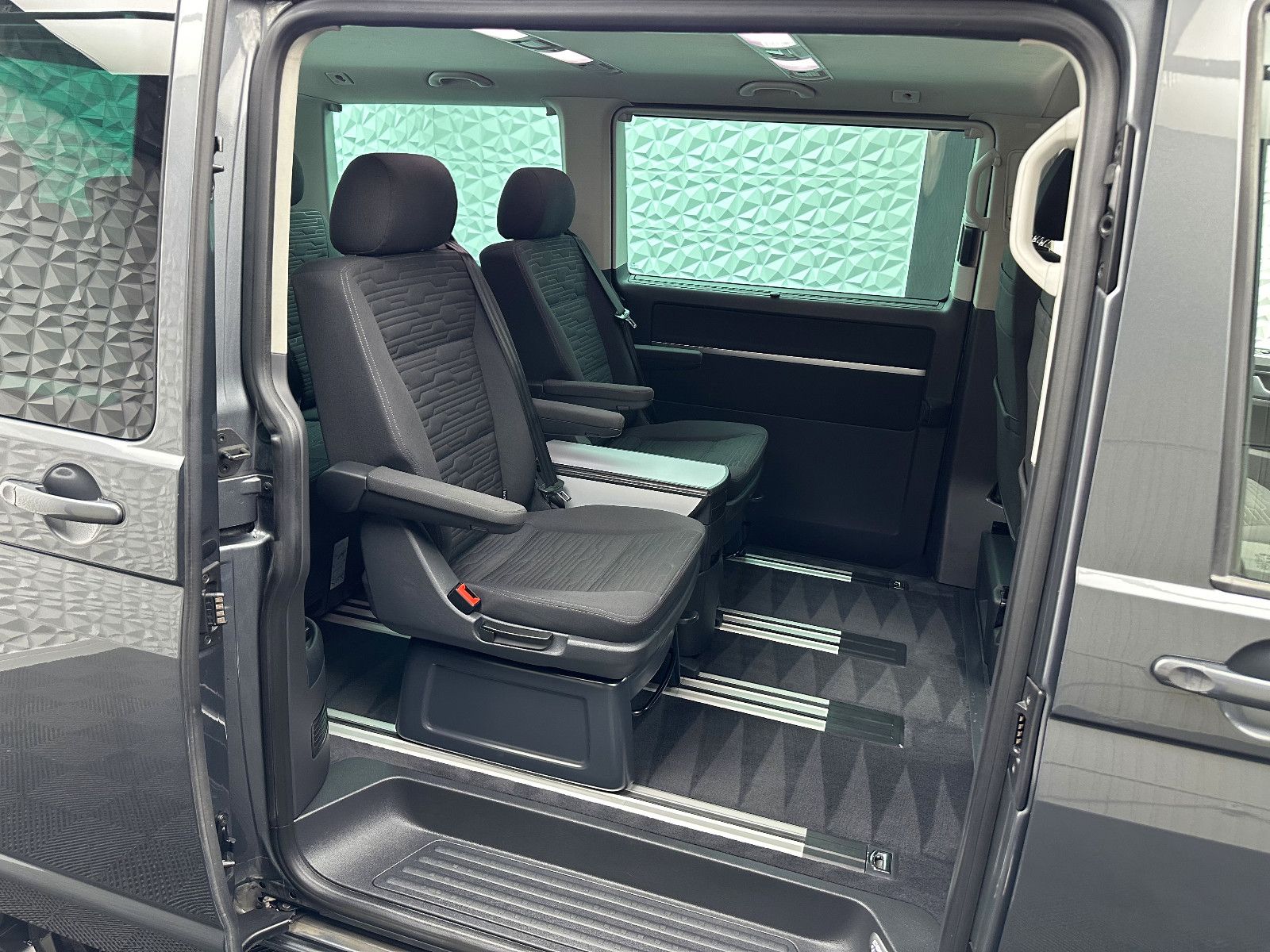 Fahrzeugabbildung Volkswagen T6.1 MULTIVAN/4MOTION/STANDHZ/2xSCHIEBETÜR/AHK/