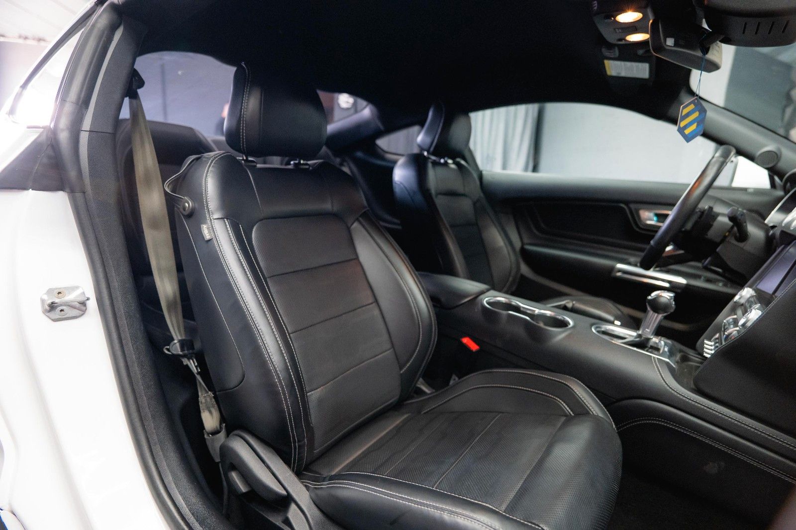 Fahrzeugabbildung Ford Mustang Shelby GT 500 Coupe Performance PREMIUM