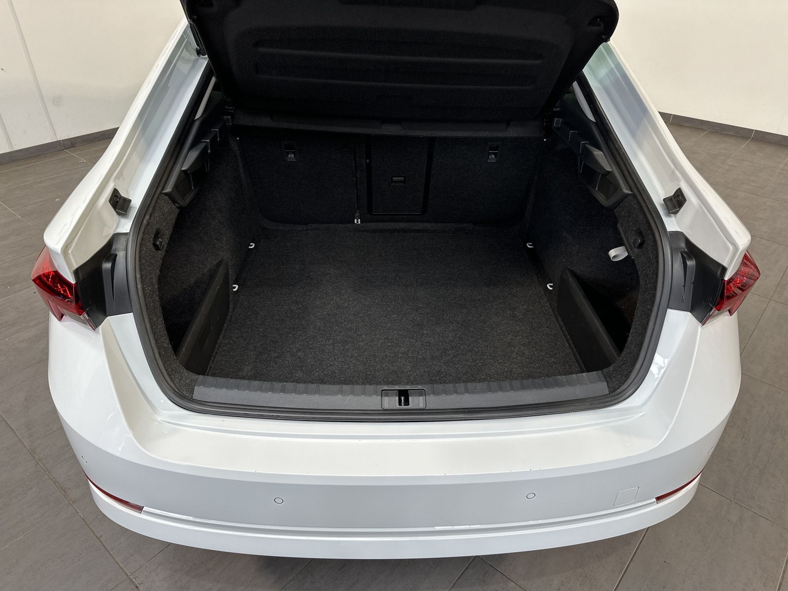 Fahrzeugabbildung SKODA Octavia 2.0 TDI DSG Ambition NAV+LED+VCOCK+STDHZ