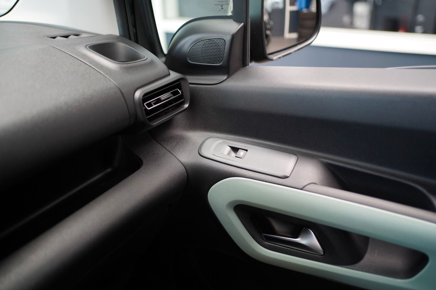 Fahrzeugabbildung Citroën Berlingo XL BlueHDi 130 Shine Standheizung AHK