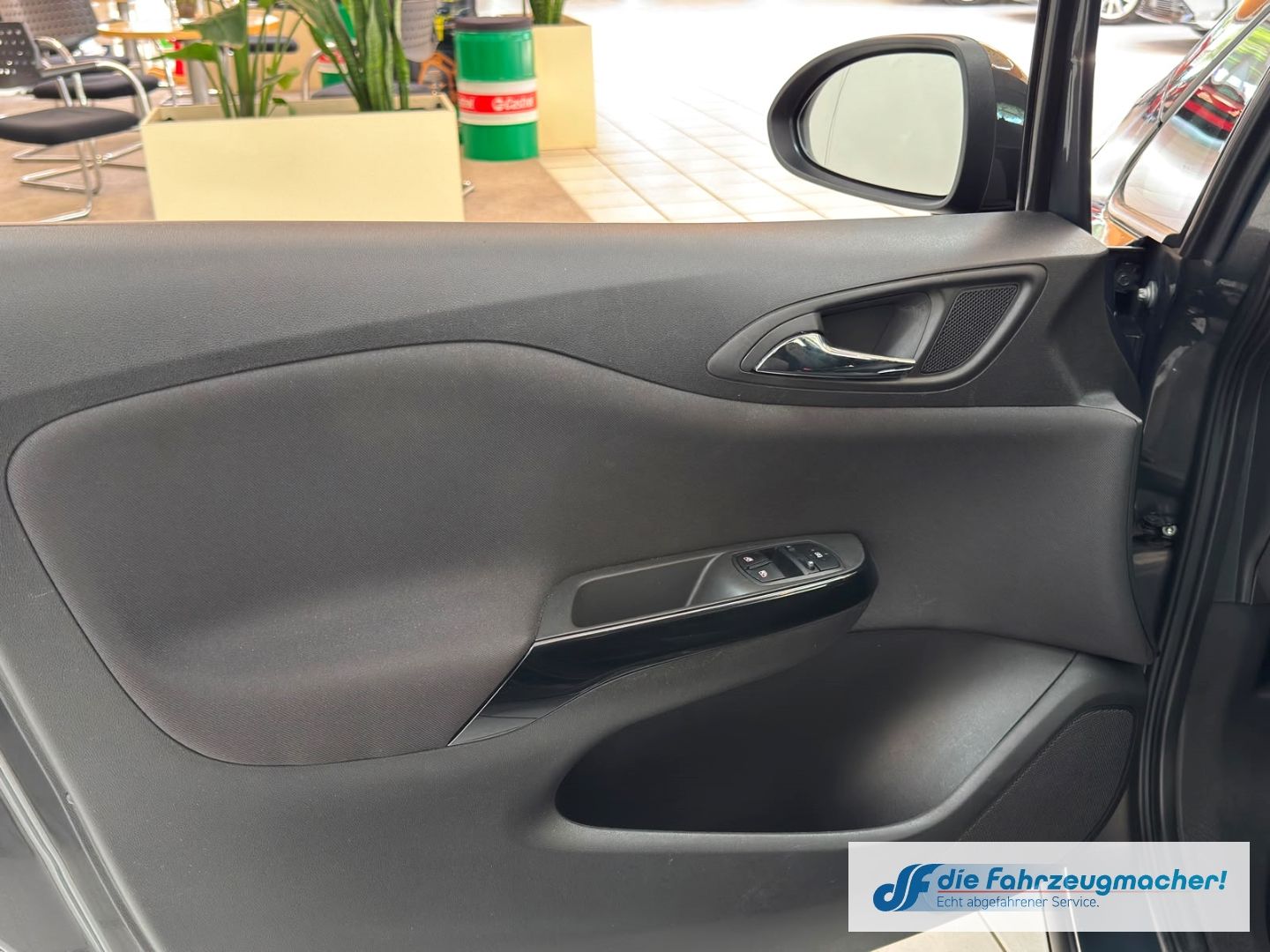 Fahrzeugabbildung Opel Corsa E drive Automati SHZ LenkradH Temp PDC Ber