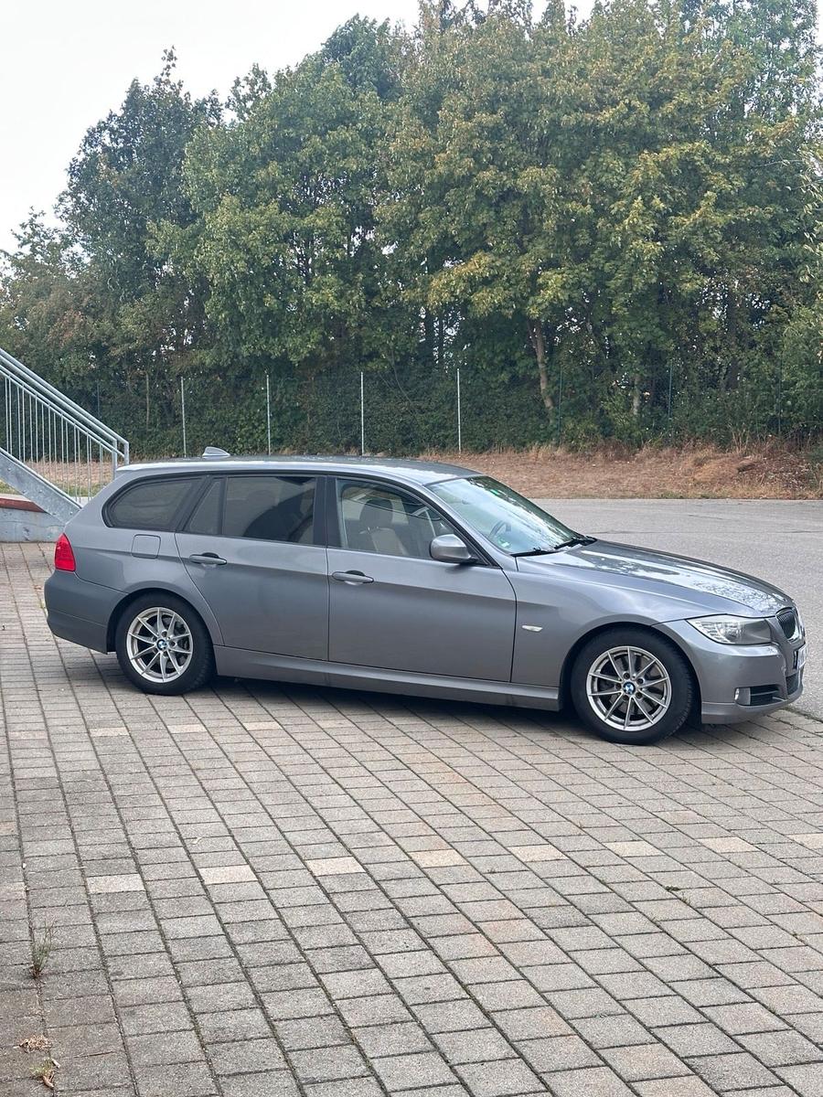 BMW 318 2009 — photo 5