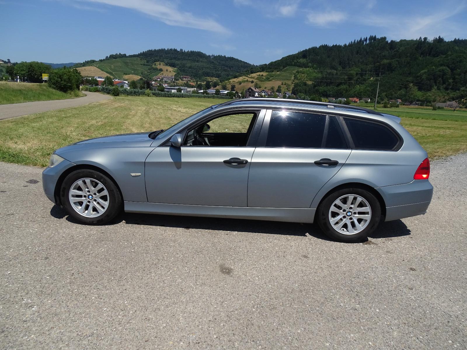 BMW 320 2006 — interior