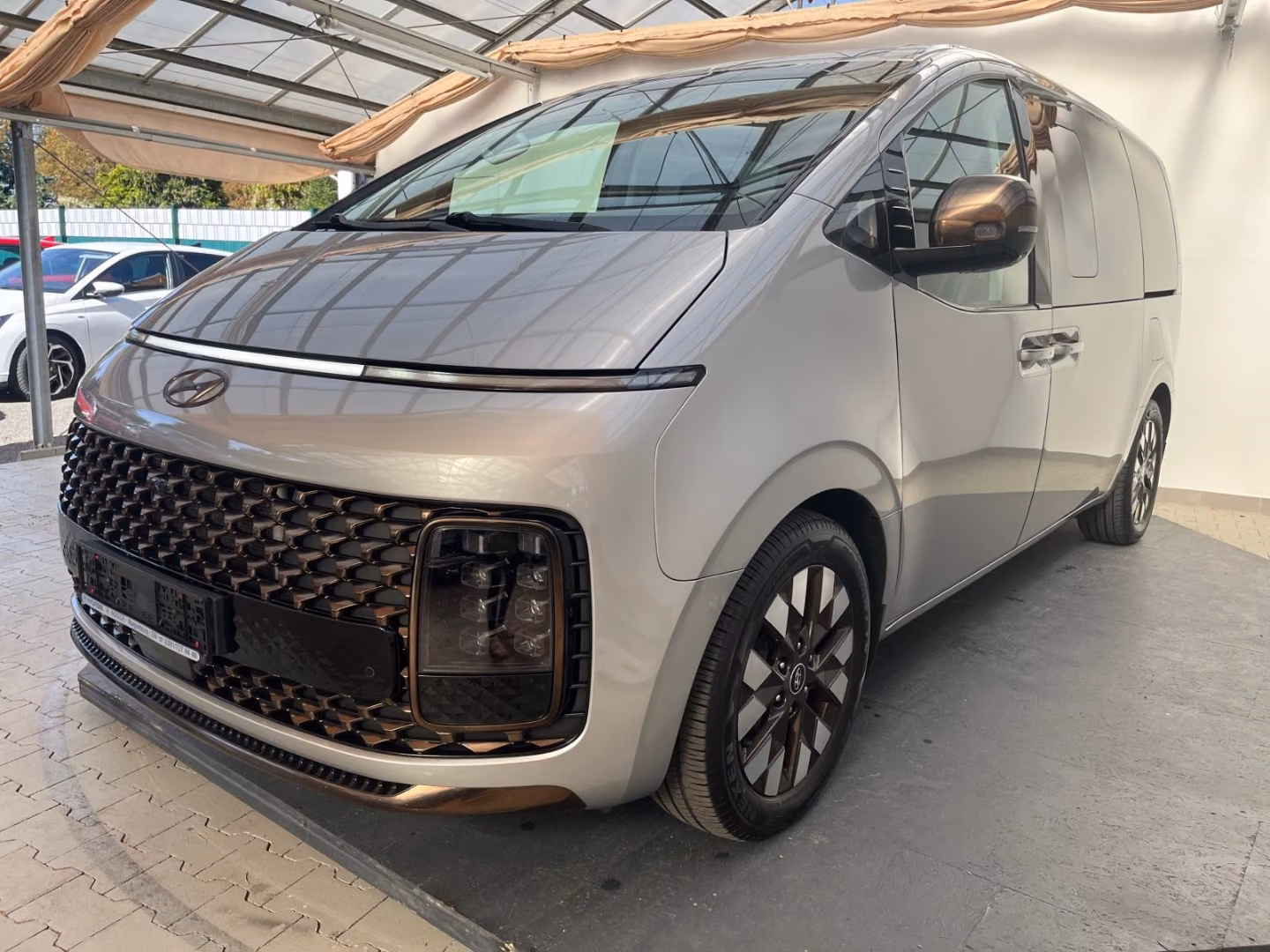 Hyundai STARIA Signature 8AT 177PS 7-Sitzer Navi Sitzkli