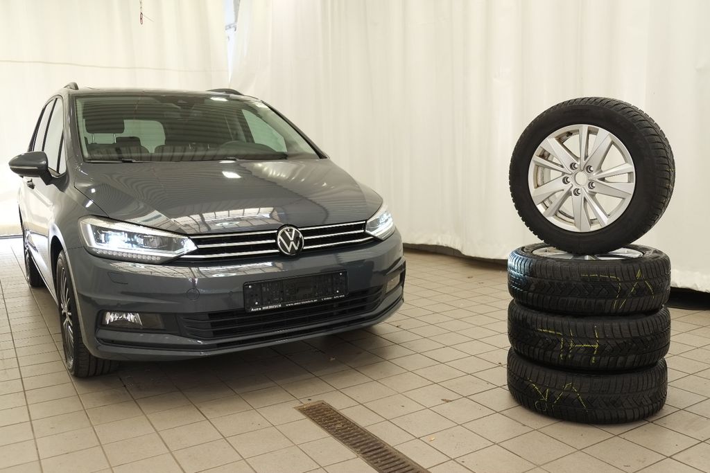 Volkswagen Touran — hlavná fotografia
