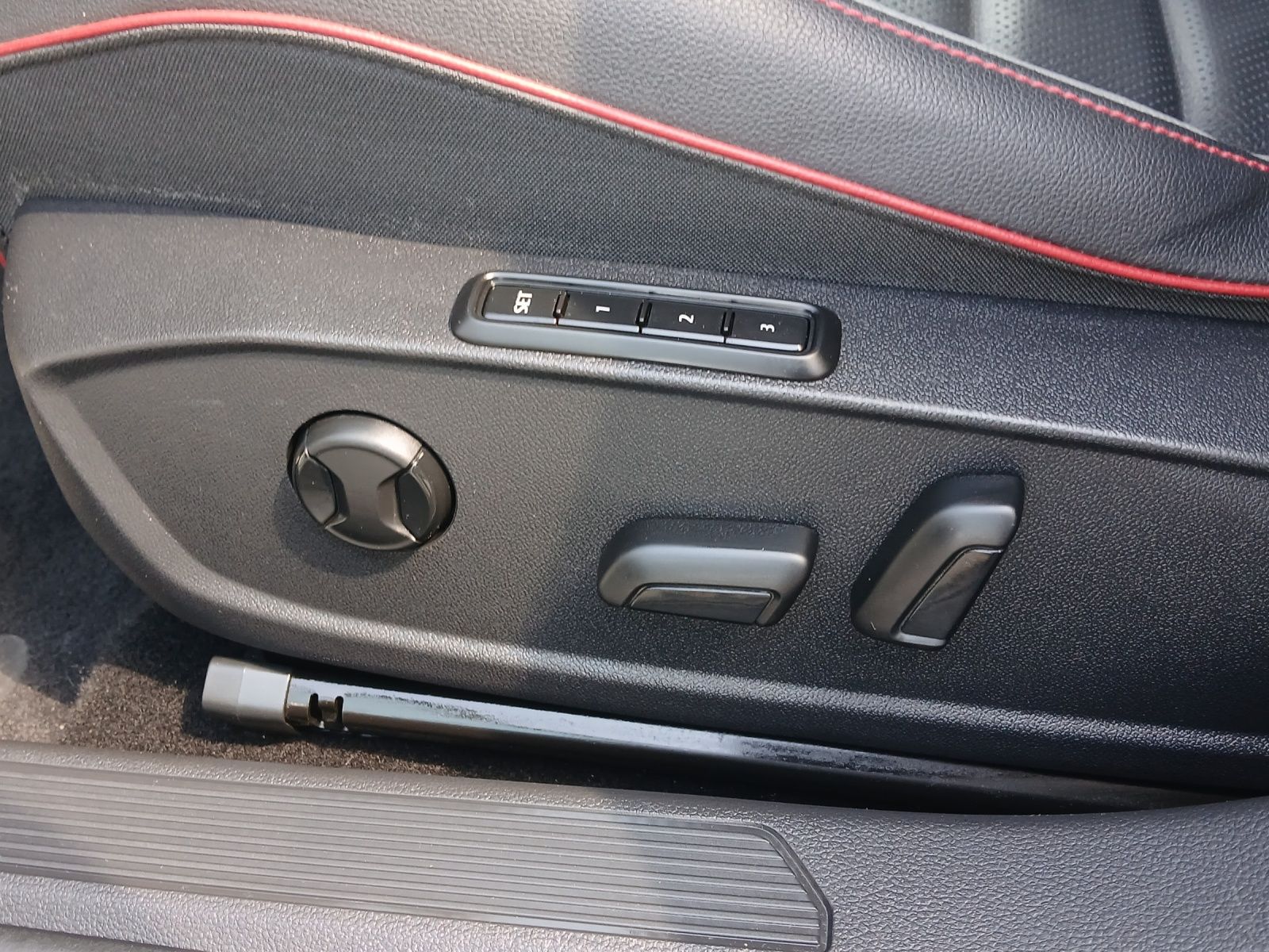 Fahrzeugabbildung Volkswagen Golf VIII GTI Clubsport Matrix Navi Leder Pano A
