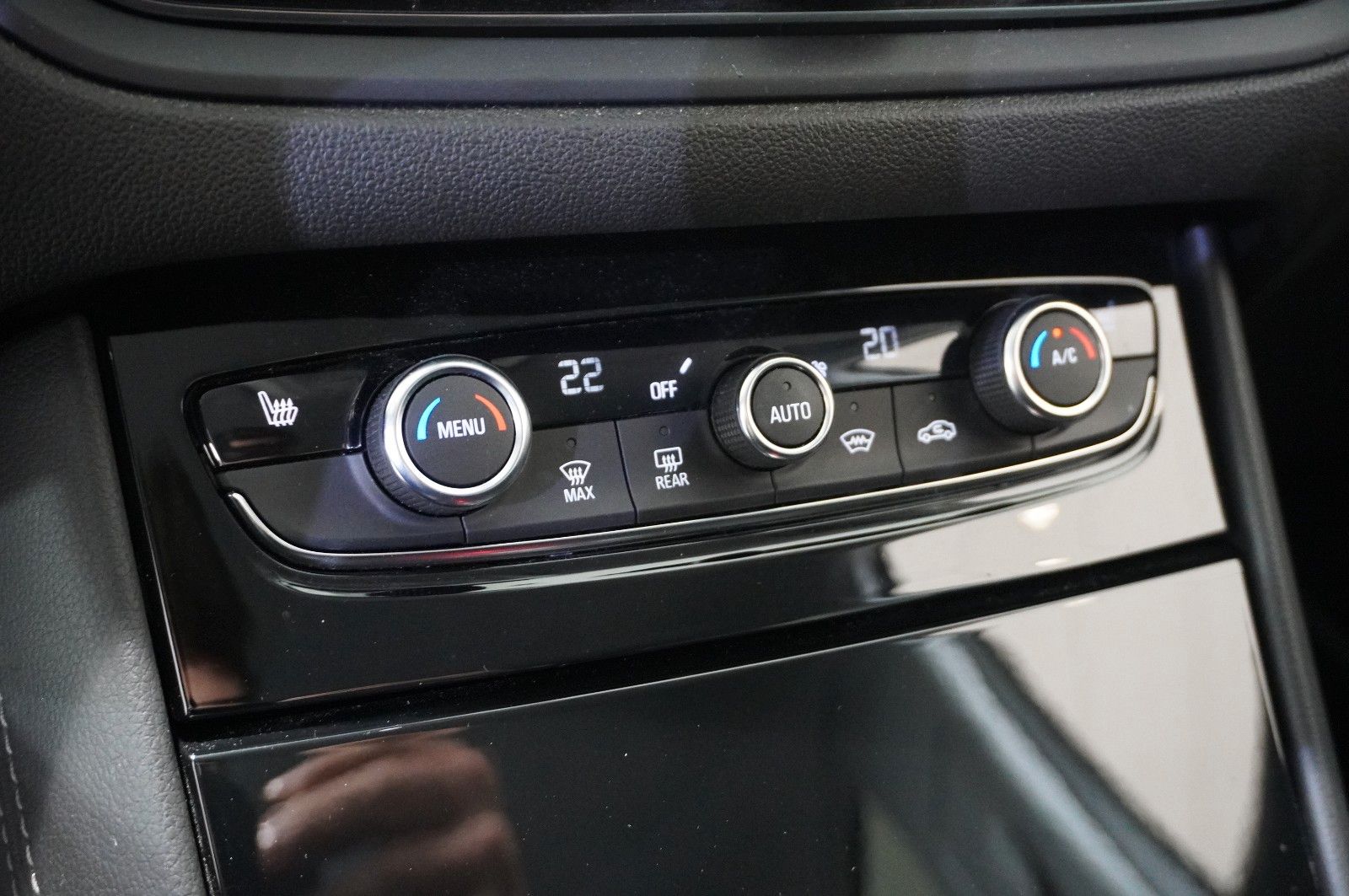 Fahrzeugabbildung Opel Grandland (X) 1.2T GS LINE NAVI/LED/KAMERA/DAB+