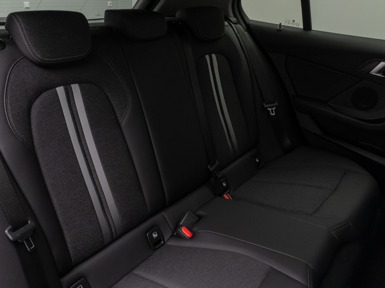 Fahrzeugabbildung BMW 118i DAB WLAN PDC Geschwindigkeitsreg Sport LED