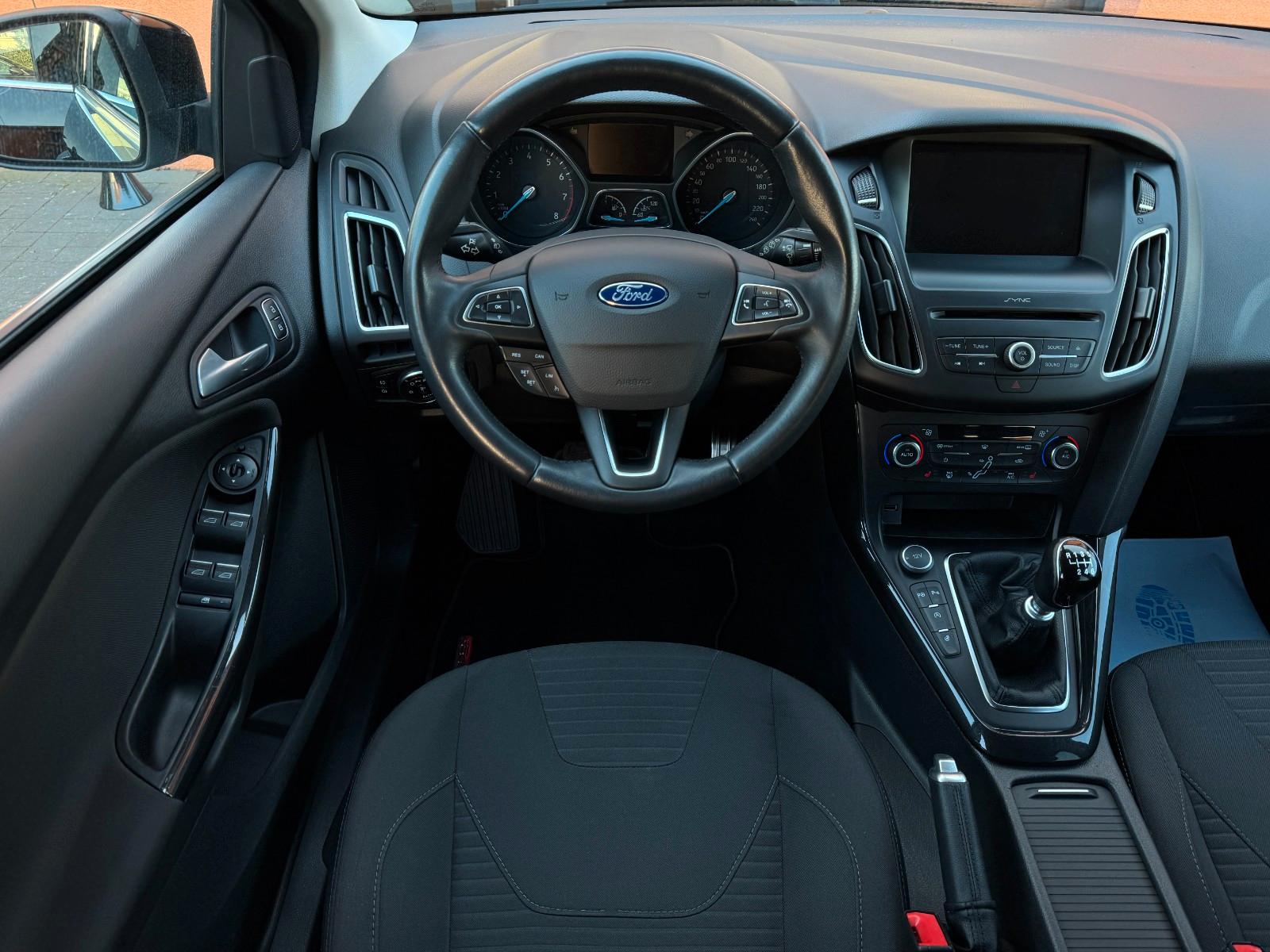 Ford Focus Turnier Titanium - Inkl. Doppel Garantie
