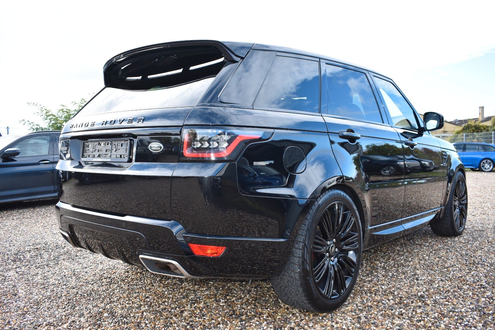 Fahrzeugabbildung Land Rover Range Rover Sport HSE P400 Dynamic Stealt Black