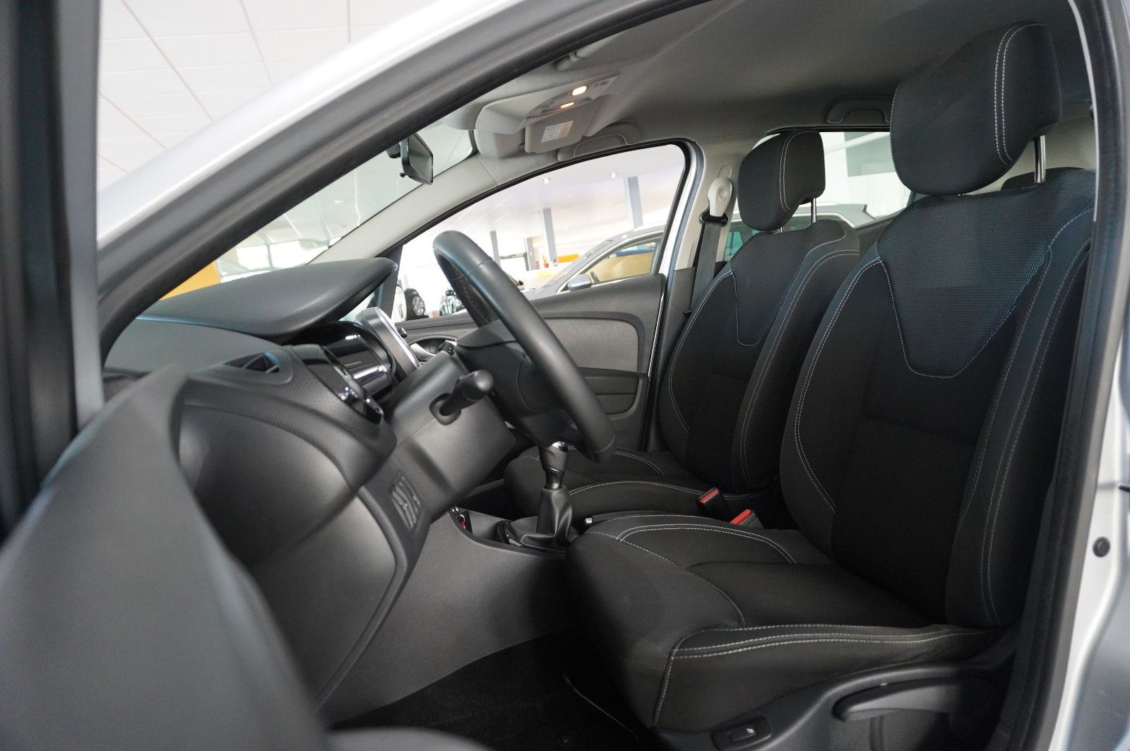 Fahrzeugabbildung Renault Clio IV 0.9 TCE LIM. ENERGY LED/SHZ/PDC/TEMP/DAB