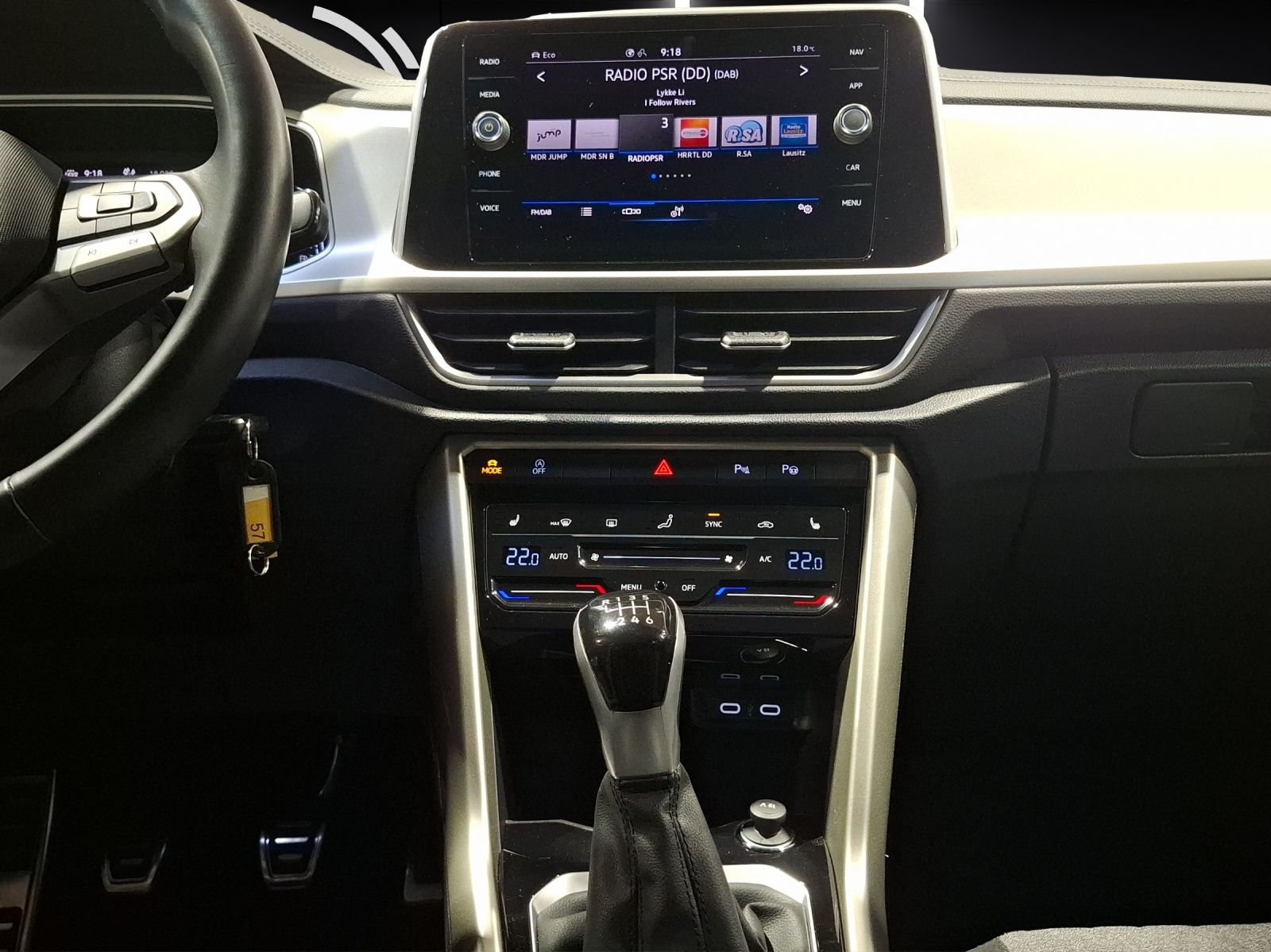 Fahrzeugabbildung Volkswagen T-Roc TSI Move Matrix ACC PDC Climatronic AID SH