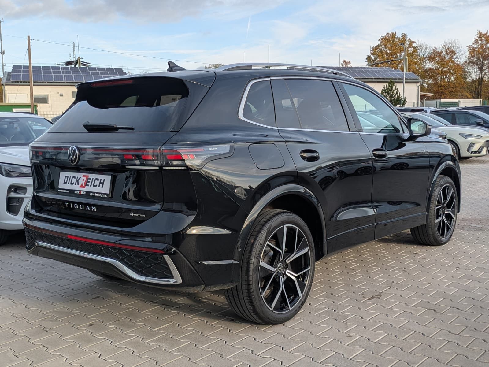 Fahrzeugabbildung Volkswagen Tiguan 2.0 TDI 4M R-Line PANO*H&K*AHK*MATRIX*20"