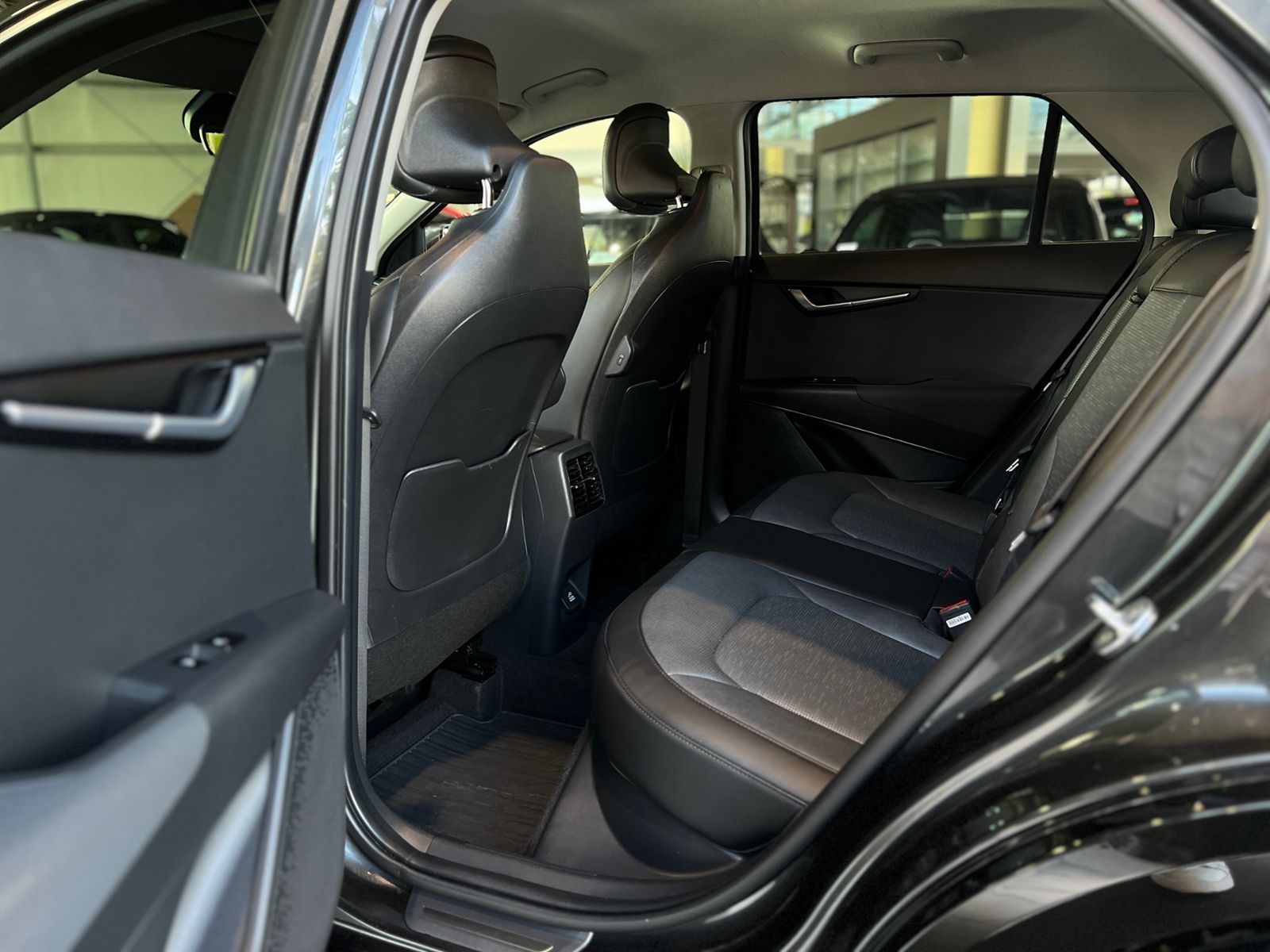 Fahrzeugabbildung Kia Niro Spirit PHEV Relax-Pack Tech-Pack HUD H&K
