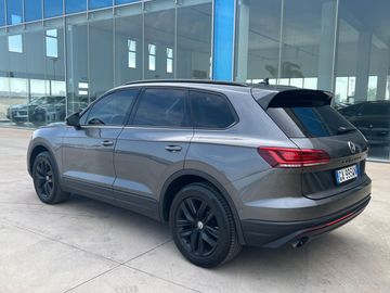 Volkswagen Touareg - 3
