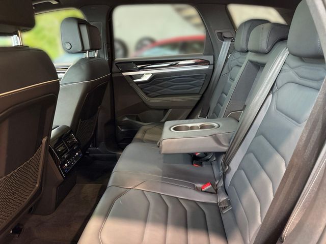 Touareg 3.0 TDI DSG 4M R-LINE MATRIX+PANO+KAMERA