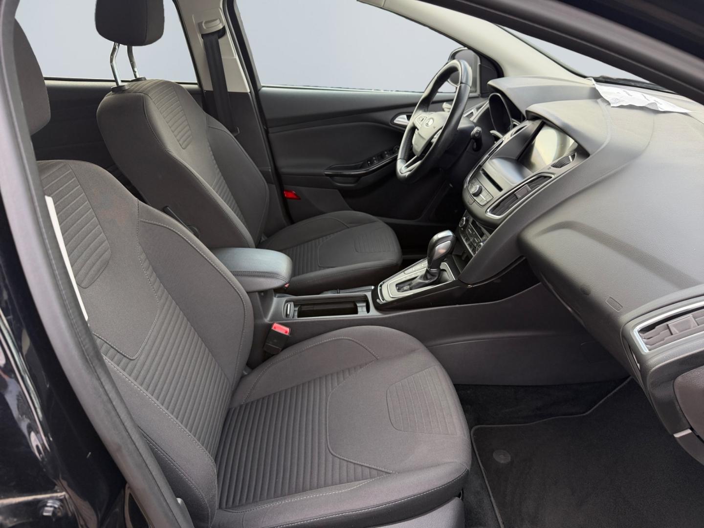 Ford Focus 1.5 Turnier Titanium *PDC v.&h.*SHZ*Klima*