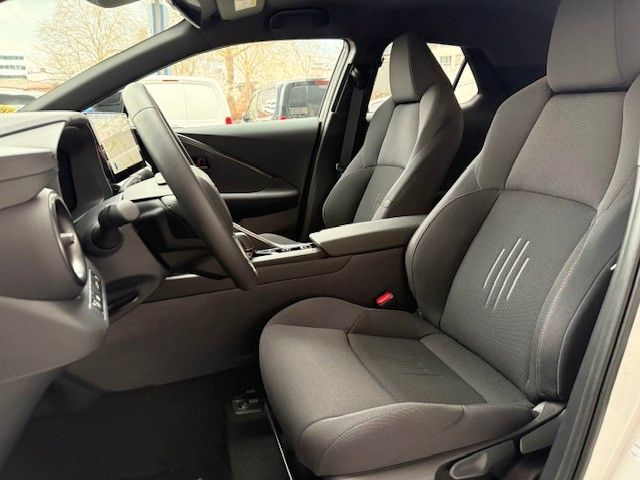 Fahrzeugabbildung Toyota C-HR Teamplayer 2.0l Hybrid 197PS Kamera/LED!