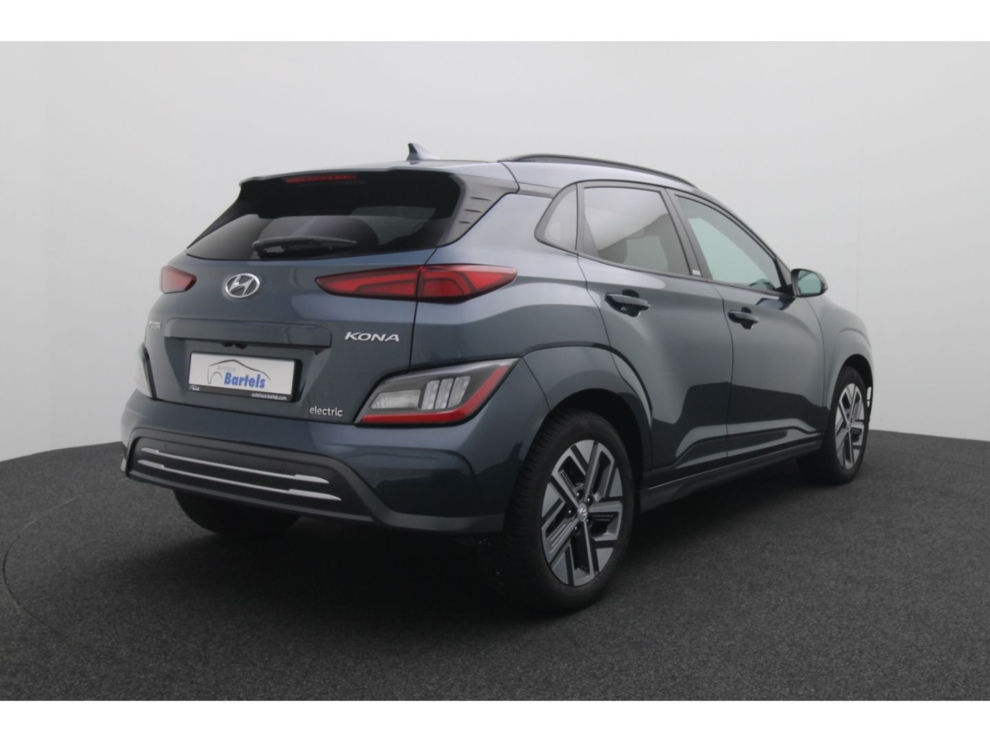 Fahrzeugabbildung Hyundai KONA Elektro Trend 2WD Totwinkelass ACC