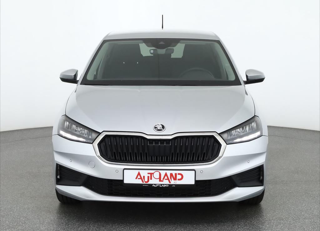 Skoda Fabia 2022 г. Серебристый, пробег 32399 км