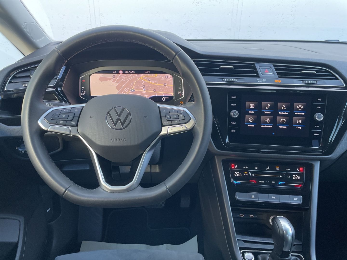 Touran 2.0TDI DSG R-Line AHK/Kamera/ACC/Navi/LED