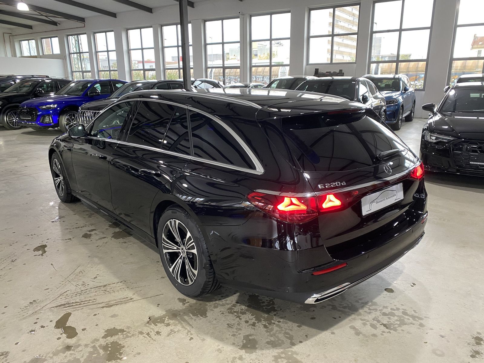 Fahrzeugabbildung Mercedes-Benz E 220 d T 4M Exclusiv/HYPER/PANO/Leder/Pano/DIS/