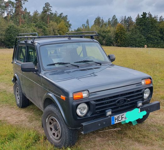 Lada  Niva Legend