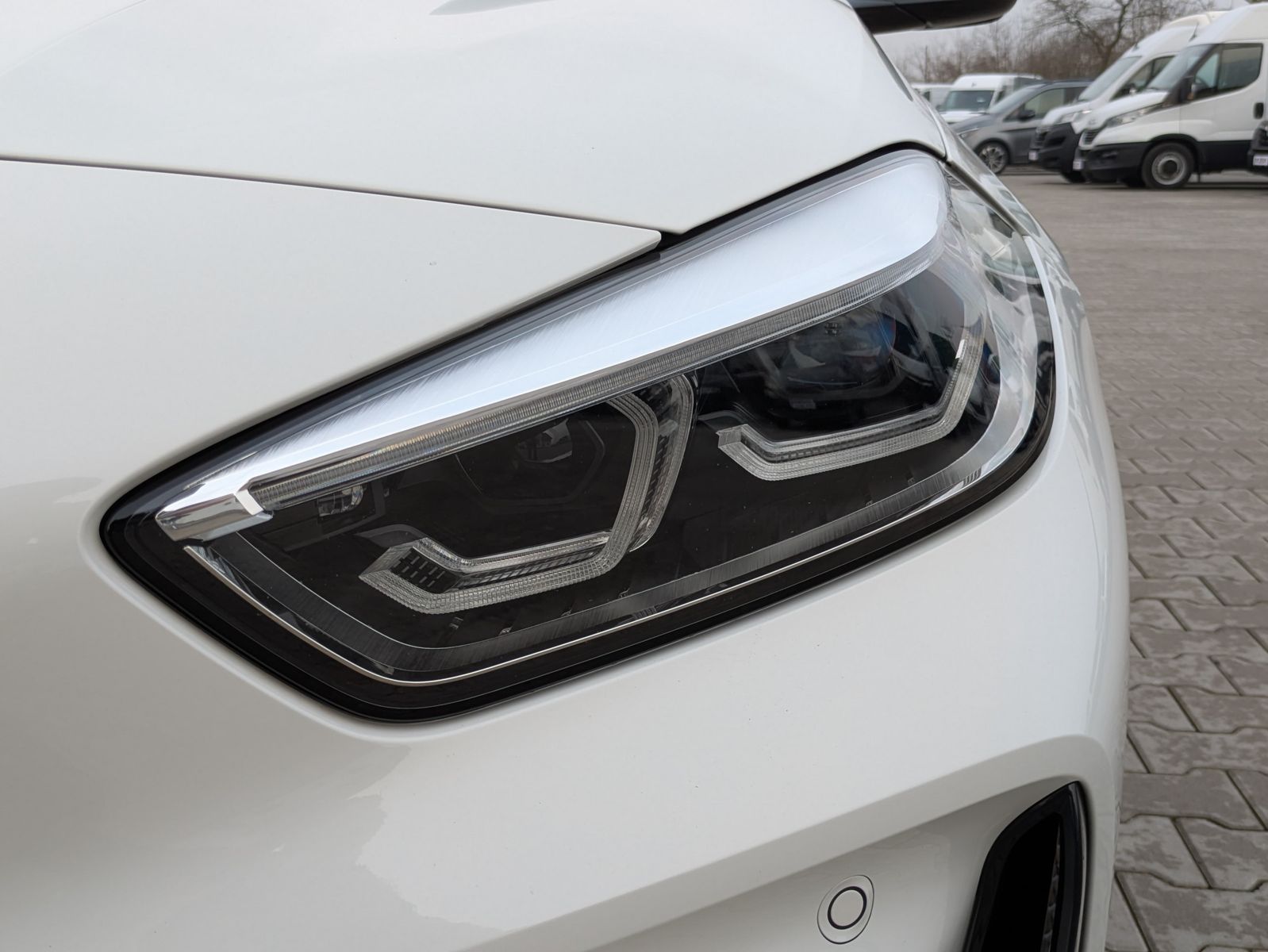 Fahrzeugabbildung BMW 120 i M-Sport PANO*ACC*KAMERA*H&K*Ad.-LED*PremP.