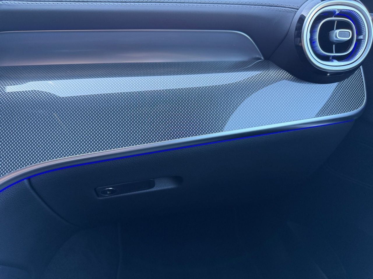 Fahrzeugabbildung Mercedes-Benz GLC 220 d 4M AVANTGARDE+AHK+MEMORY+CARPL+TOTW+