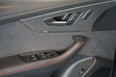 AUDI RSQ8 | HuD | Keramik | Pano | 305 km/h | 23" AUDI RSQ8 | HuD | Keramik | Pano | 305 km/h | 23"