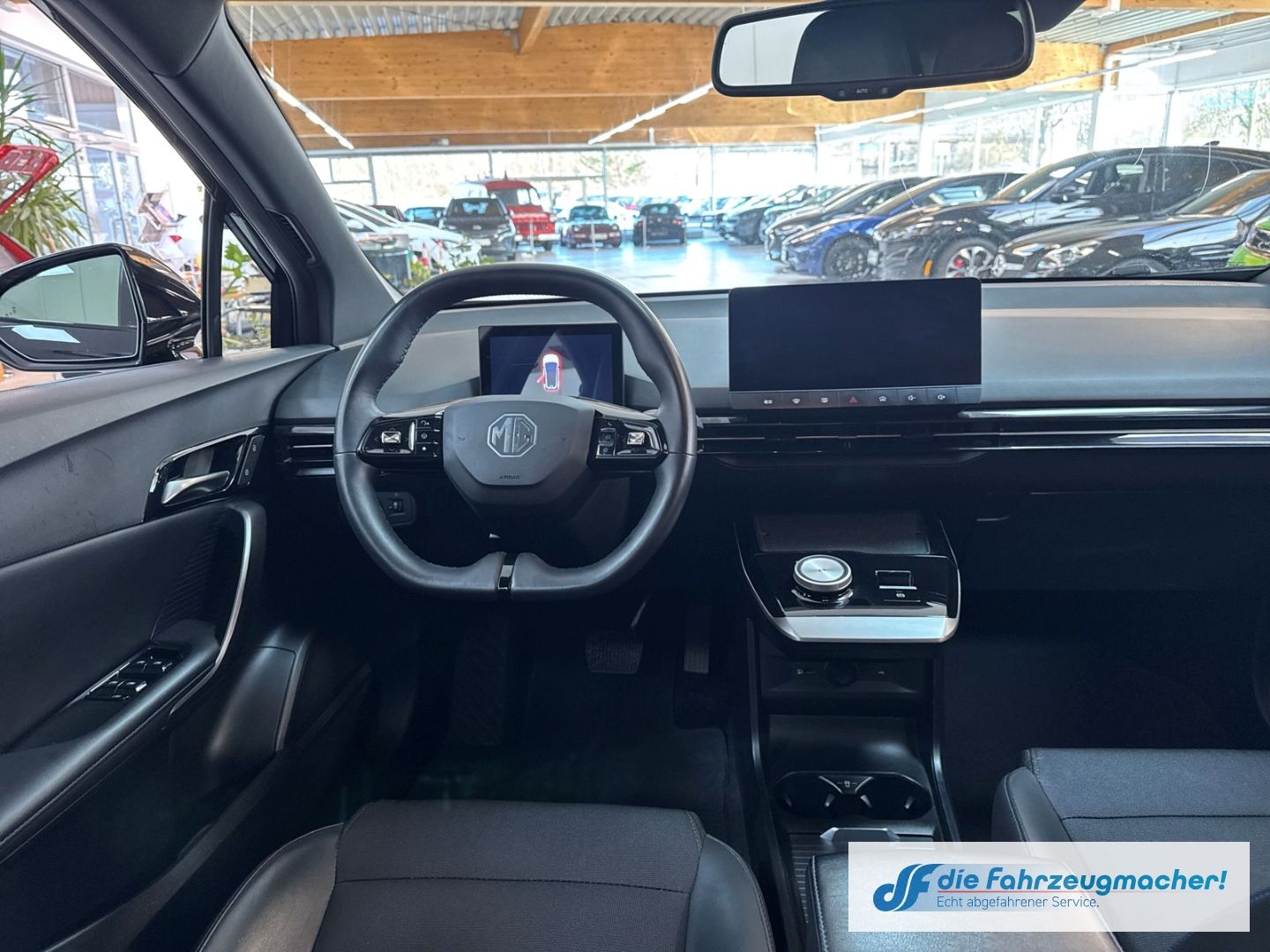 Fahrzeugabbildung MG MG4 Luxury Elektromotor 150 kW Digitales Cockpit