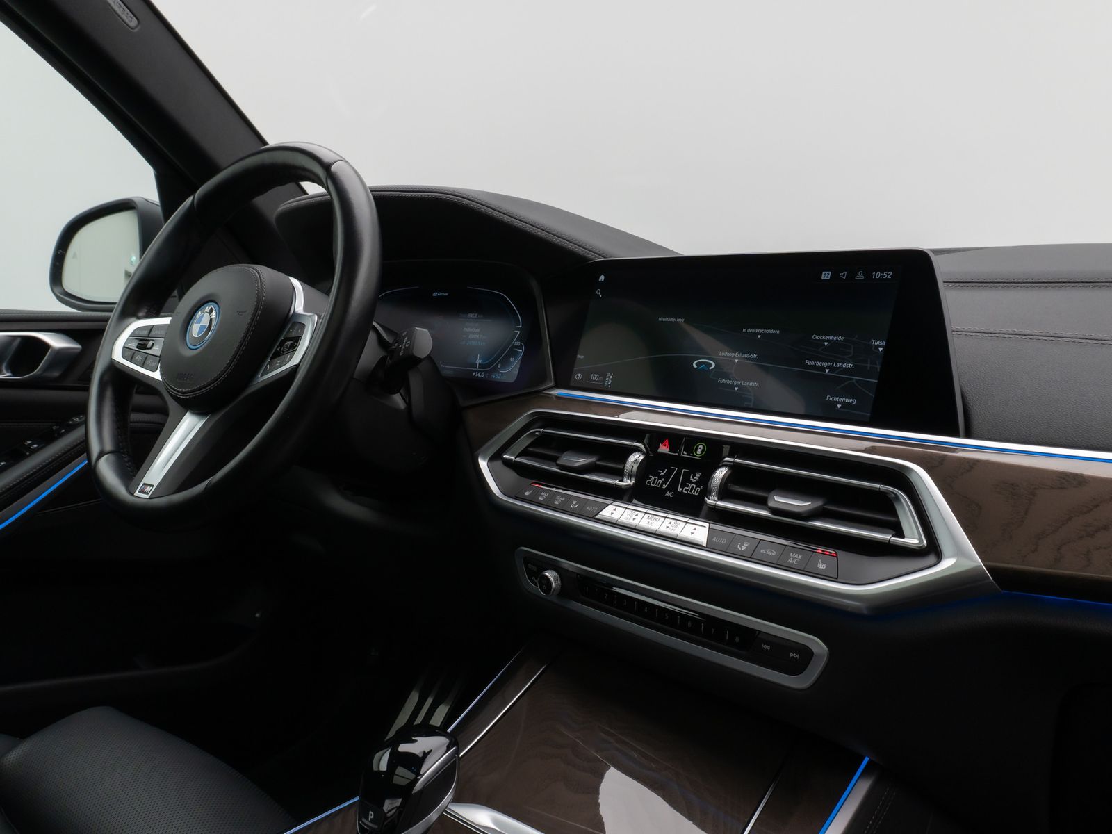 Fahrzeugabbildung BMW X5 xD45e M Sport Panorama HUD HiFi DisKey 22Zoll