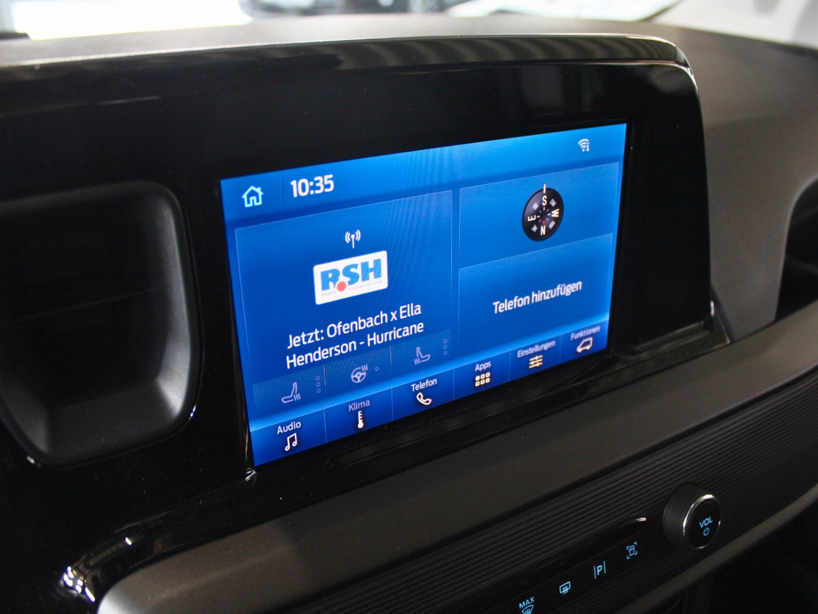 Fahrzeugabbildung Ford Tourneo Courier Titanium Automatik FahrerAssPak