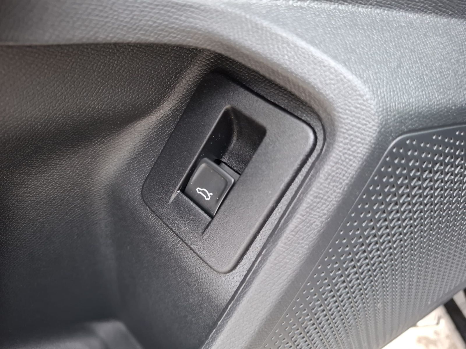 Fahrzeugabbildung CUPRA Leon 1.5 eTSI DSG AHK*DYNAMICA*EDGE*LED*5JGARAN.