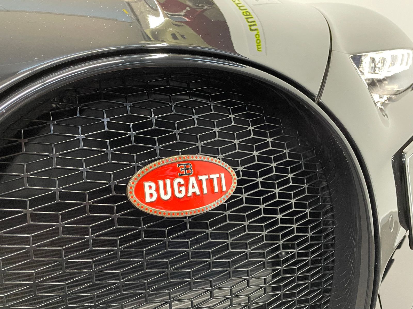 Fahrzeugabbildung Bugatti Chiron/GARANTIE/SERVICE NEU/ANDY WARHOL/CARBON
