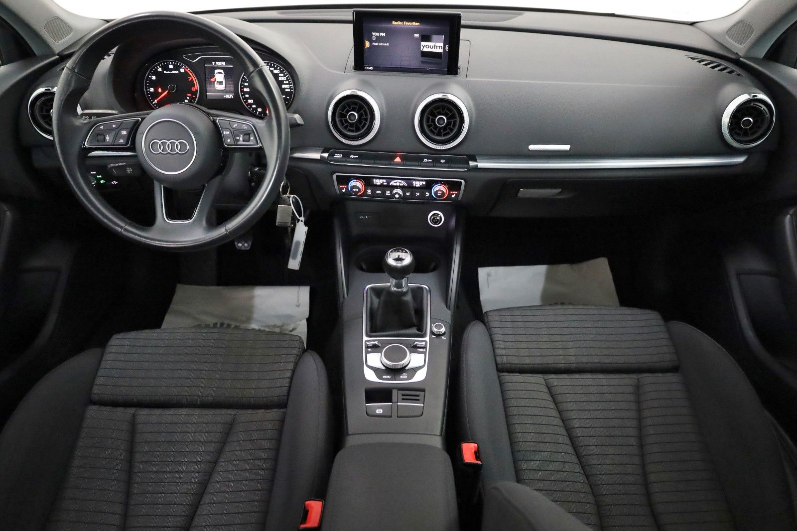 Fahrzeugabbildung Audi A3 Limousine sport Xenon,SH,PDC,Apple CarPlay