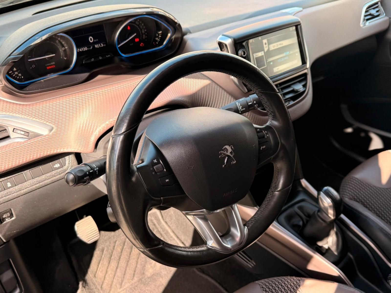 Peugeot 2008 *1.2 Benzin* *Gut gepflegt*