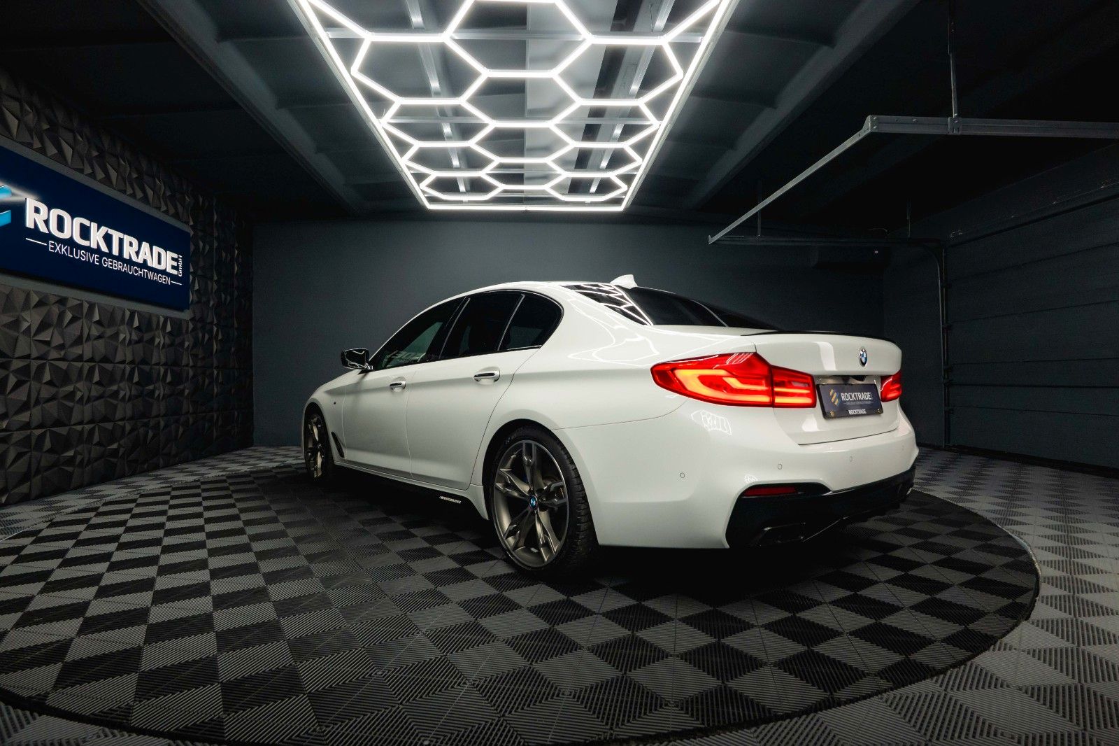 Fahrzeugabbildung BMW M550 i xDrive M-Performance Shadow *ACC*LED*360*