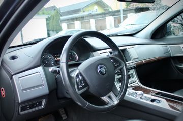 Jaguar XF - 12