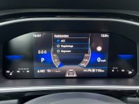 VW T-Roc 1.5 TSI DSG R-Line SHZ NAV AHK KAM 5JGAR bei Autohaus Landmann & Maier OHG