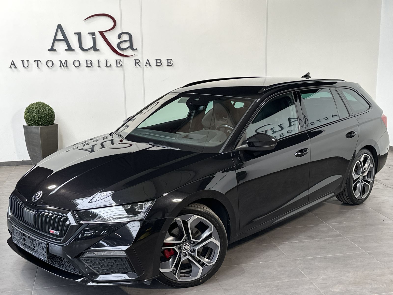 Fahrzeugabbildung SKODA Octavia Combi RS Plus NAV+LED+ACC+AHK+SHZ+CANTON