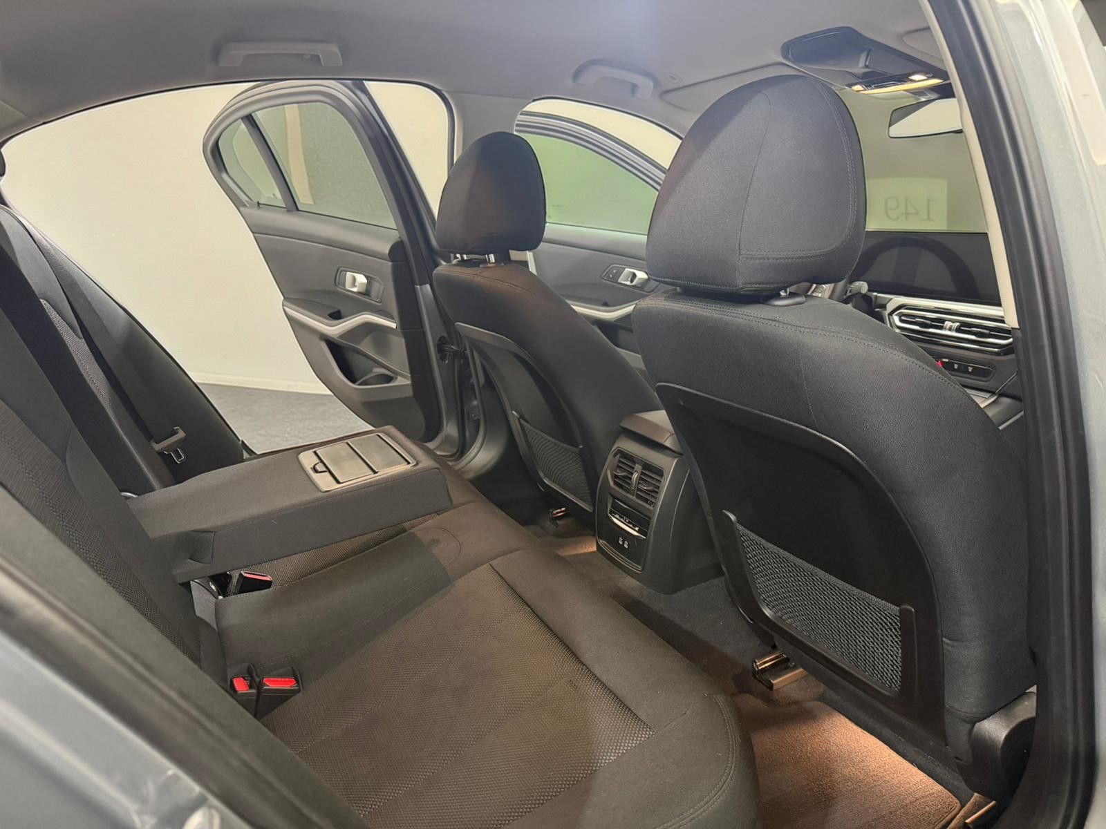 BMW 320d Limo xDrive Shadow-Line AHK*LED*WIDE*U-FREI foto 18