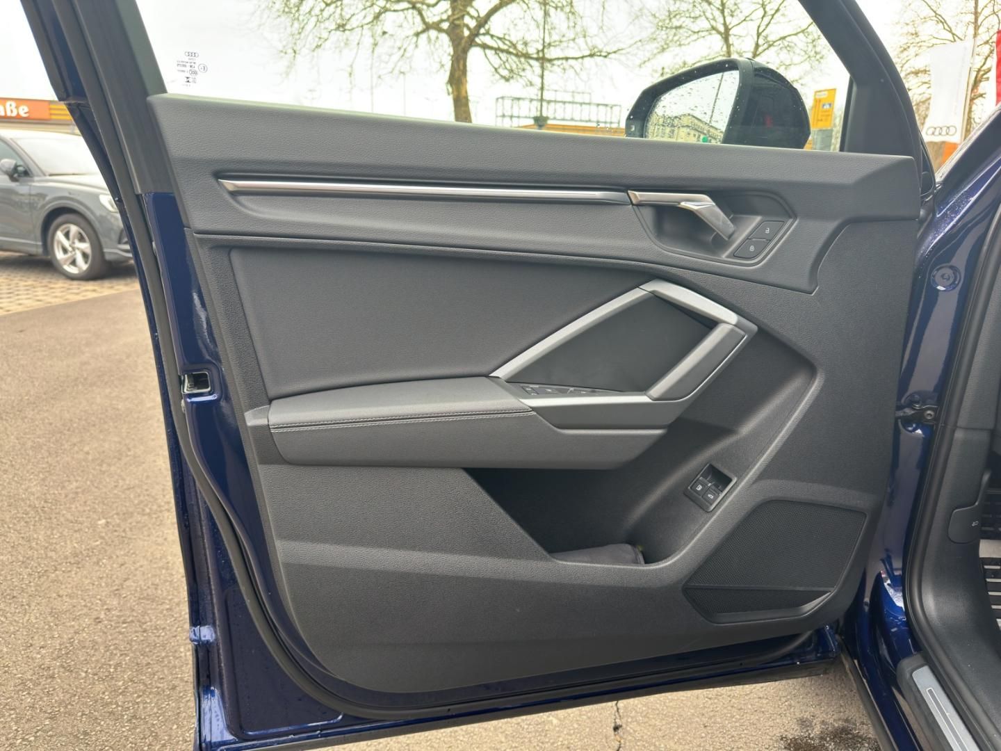 Fahrzeugabbildung Audi Q3 TFSI e S line Q3 45 TFSIe S tronic Business A