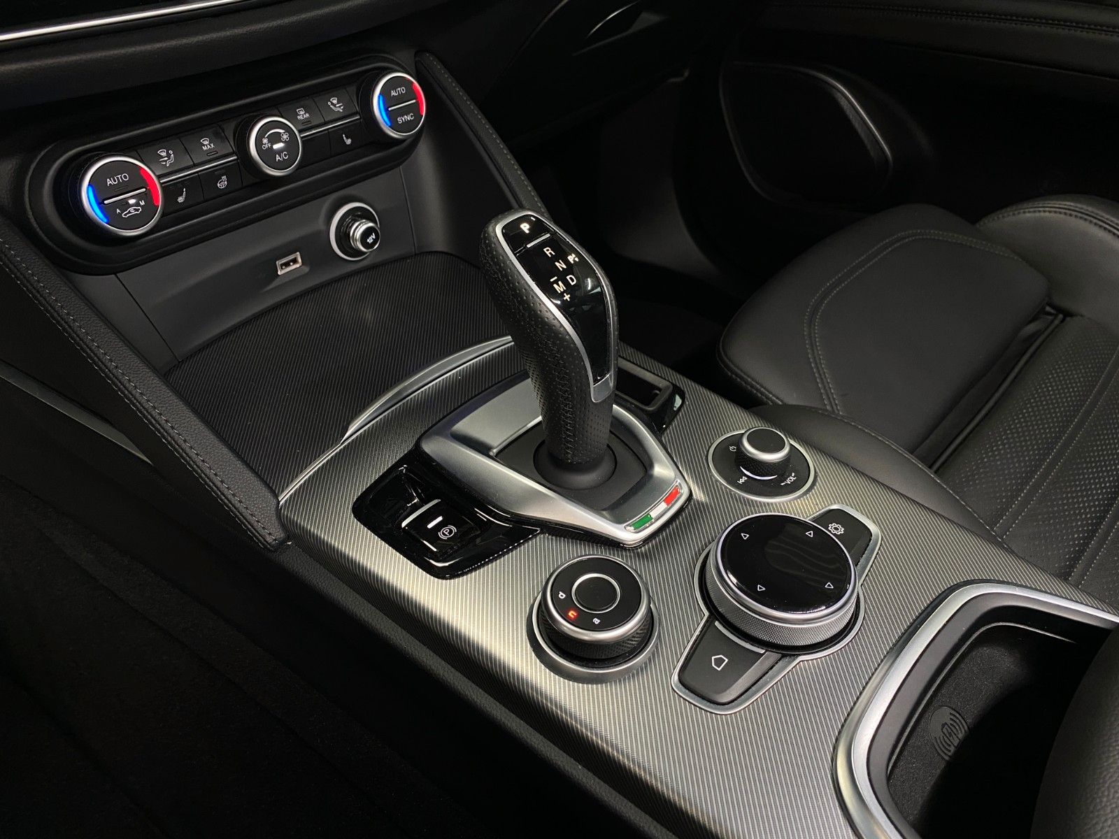 Fahrzeugabbildung Alfa Romeo Stelvio 2.0T Veloce Q4 ACC 20" Leder VOLL