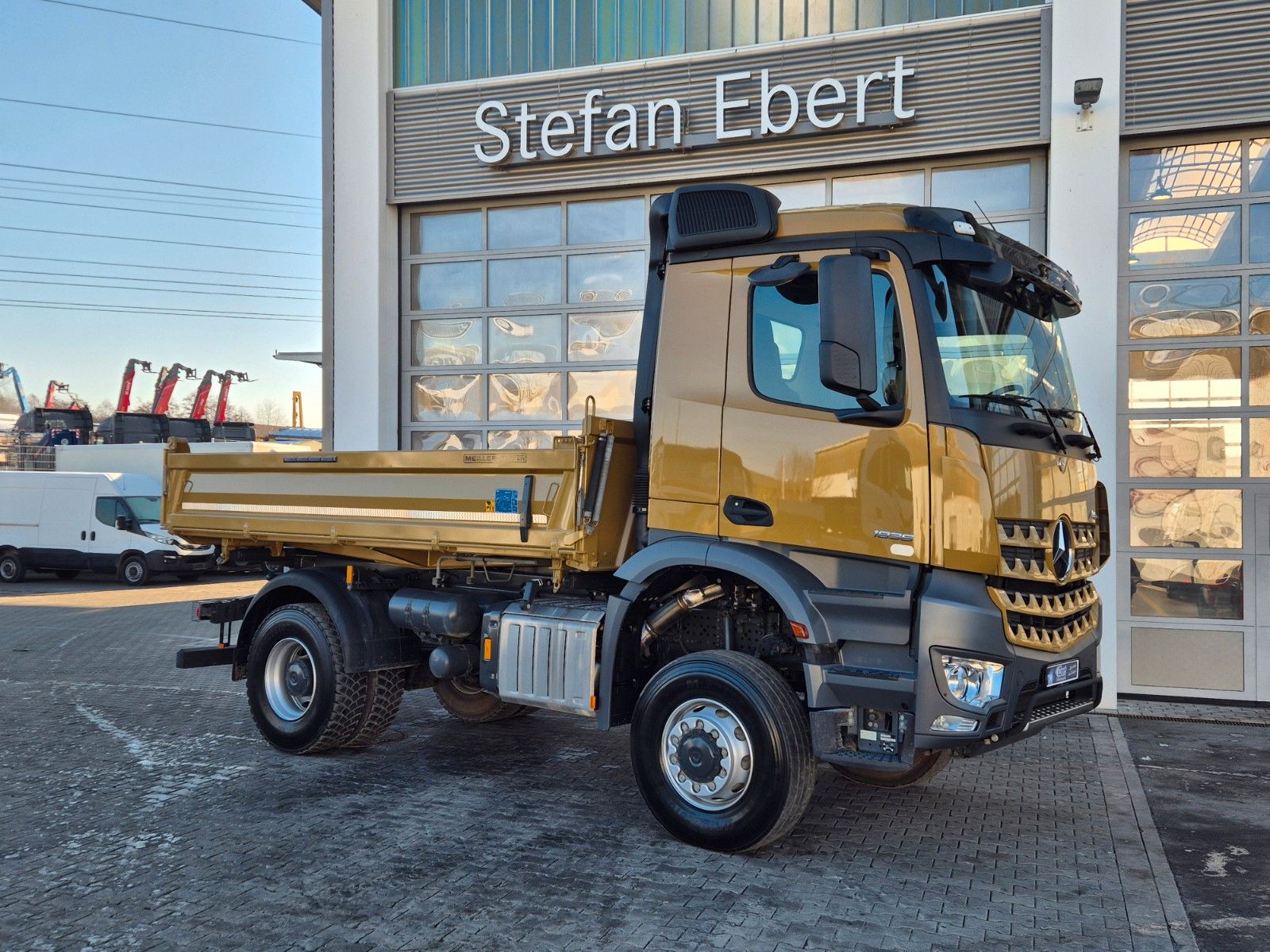 Fahrzeugabbildung Mercedes-Benz Arocs 1836 AK 4x4 Meiller AHK