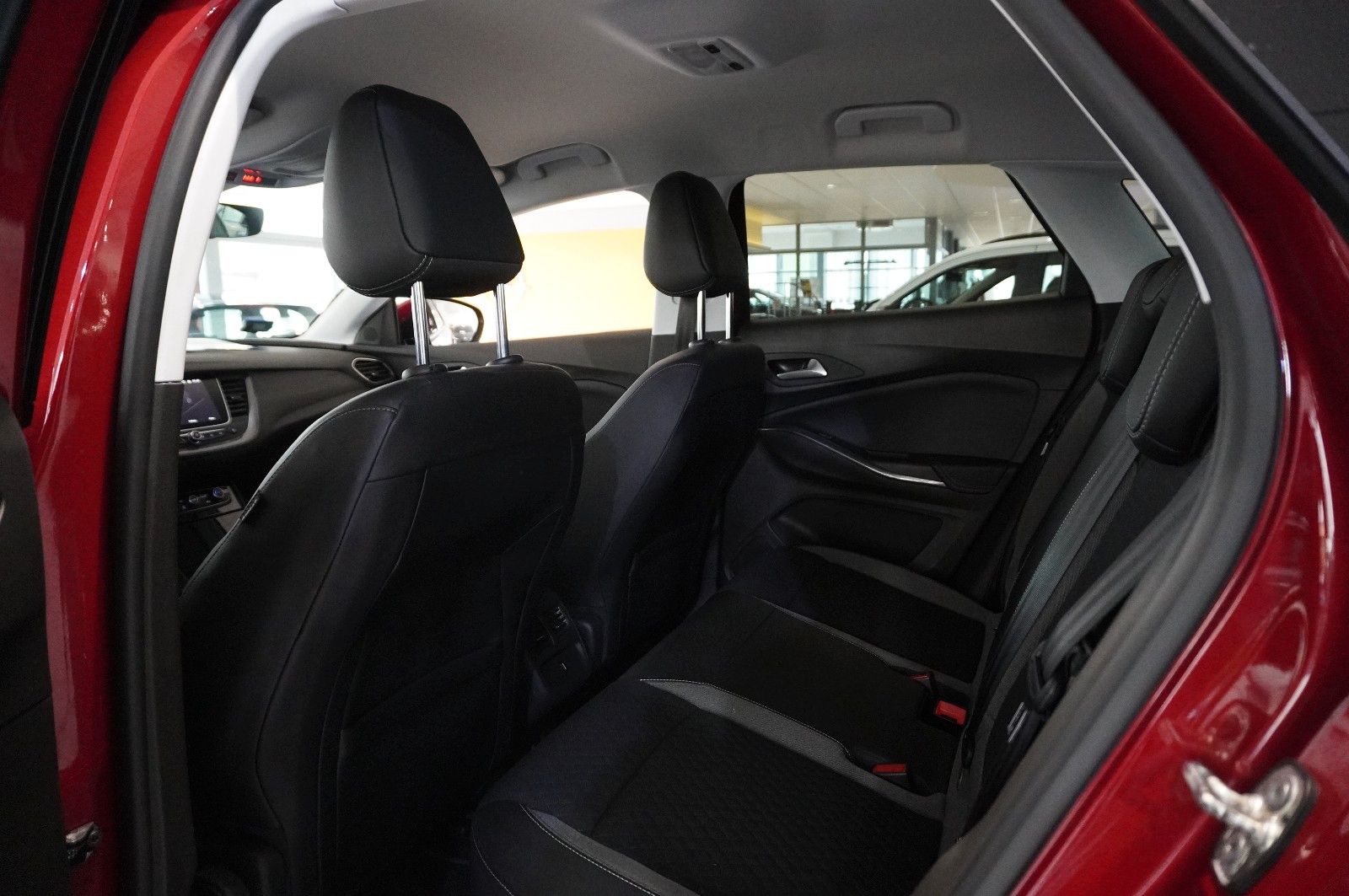 Fahrzeugabbildung Opel Grandland (X) 1.6 HYBRID ELEGAN. NAVI/KAMERA/AHK